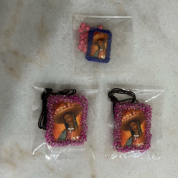 Escapularios y Decenario Escaramuza Virgen - Picture 4 of 5